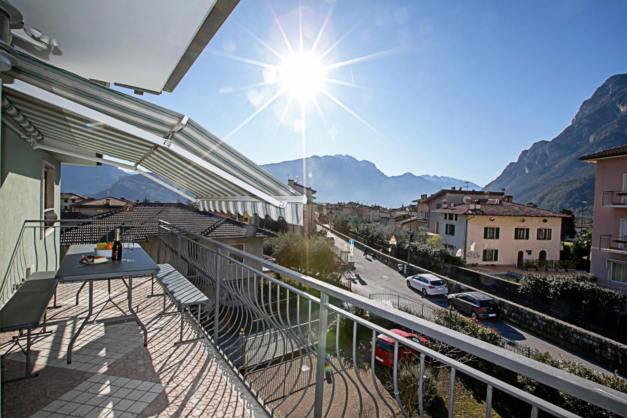 Paulie Apartment - Happy Rentals Riva del Garda Exteriör bild