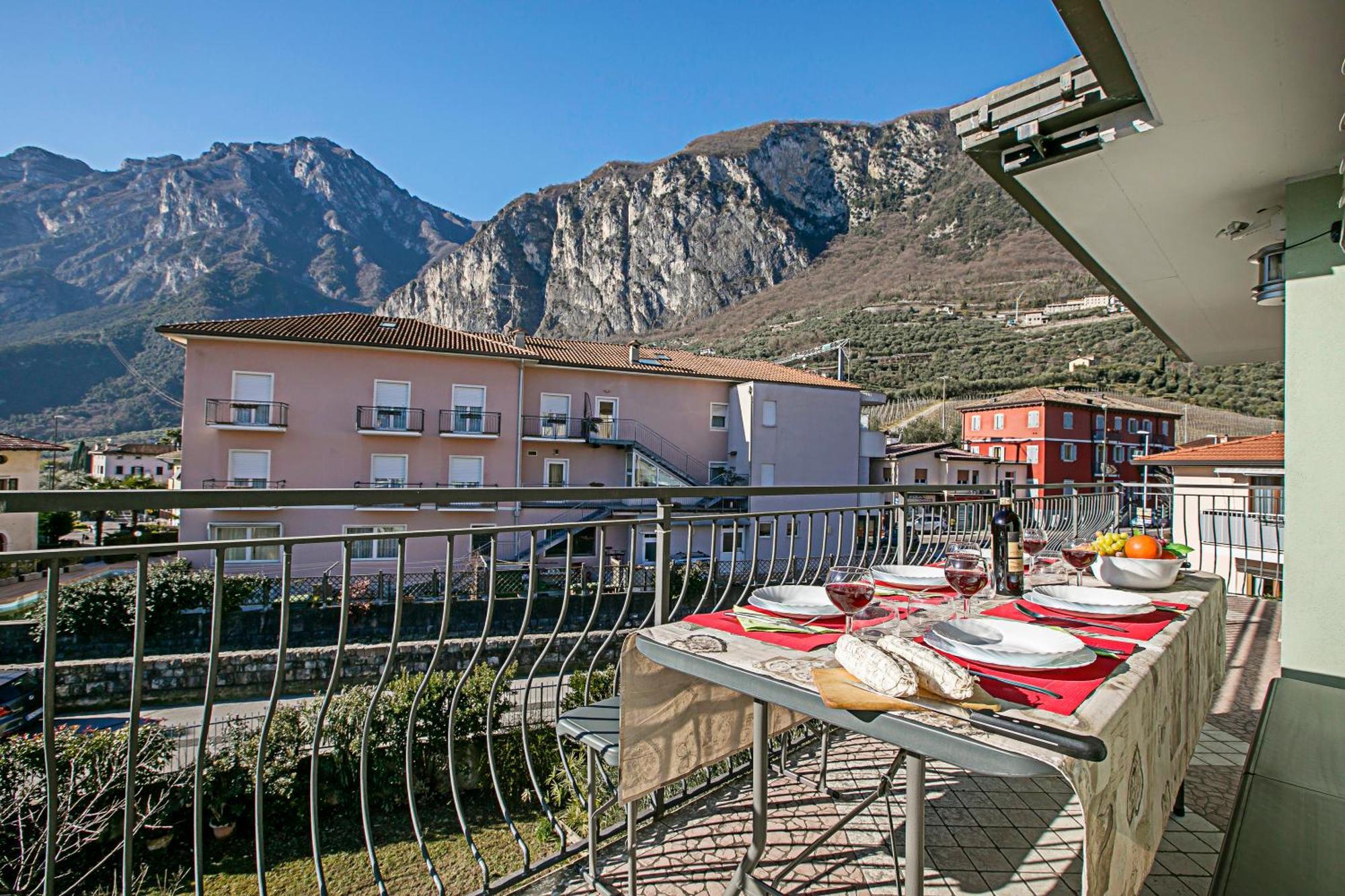 Paulie Apartment - Happy Rentals Riva del Garda Exteriör bild