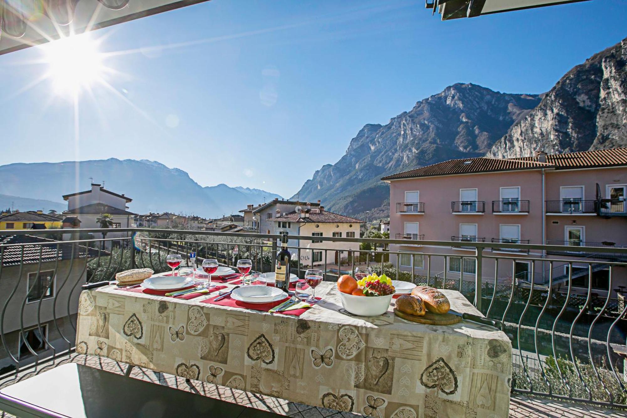 Paulie Apartment - Happy Rentals Riva del Garda Exteriör bild